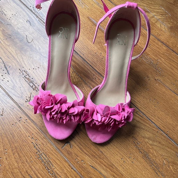 Pink heels. Ny @ Co.  wore once .  Very comfortable - Picture 3 of 3